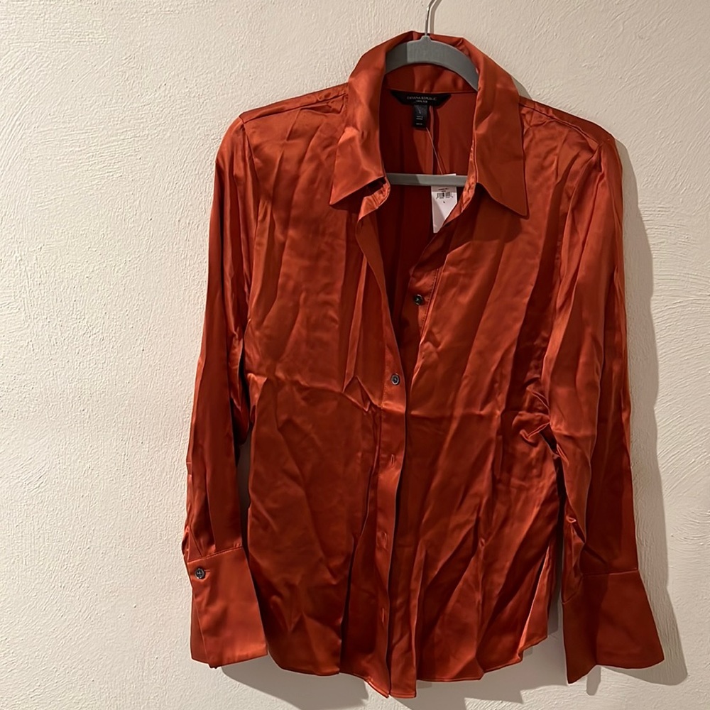 100% Silk Blouse pumpkin color Large Banana Republic